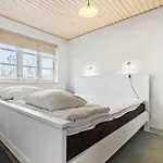 5589-svaneke-svanebakken-4 بيت للعطل *
